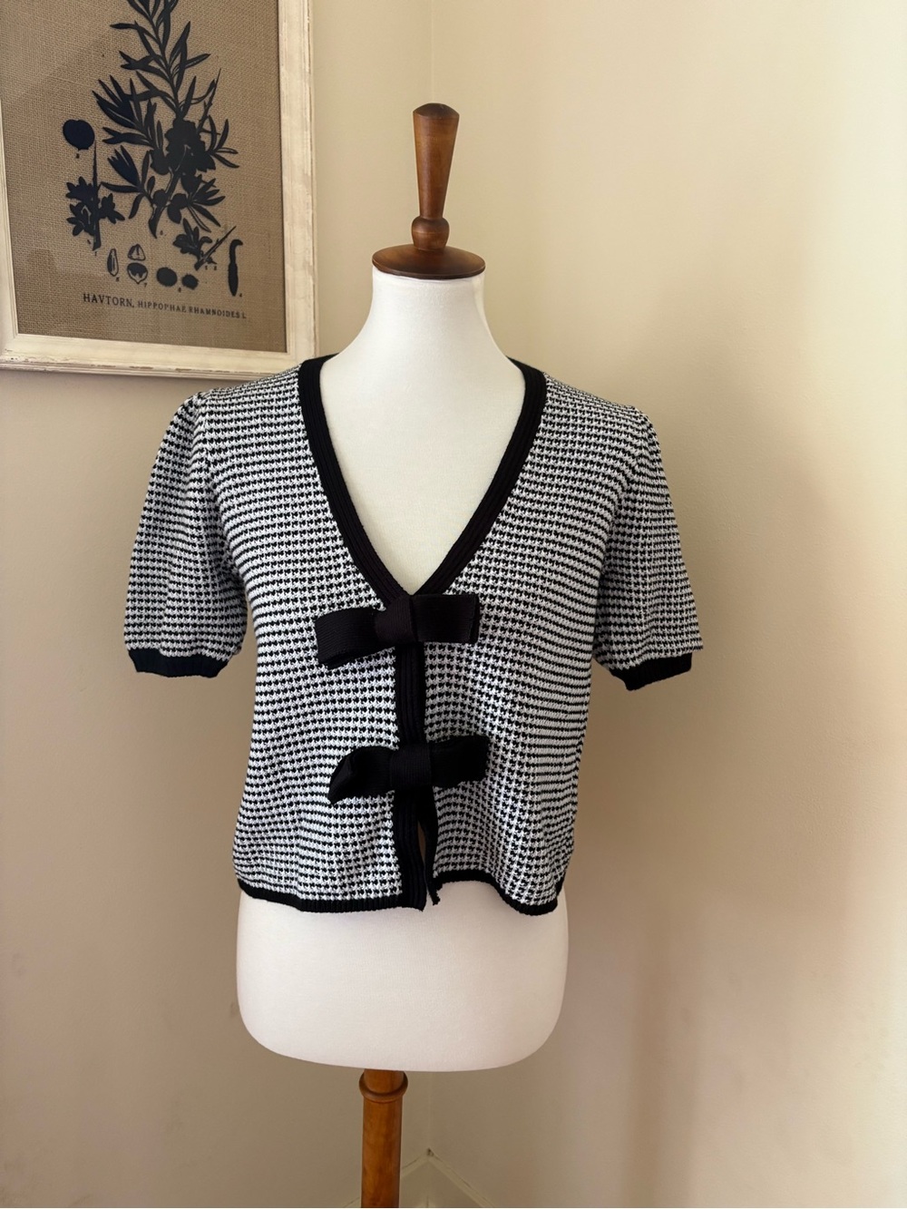 525 America Black & White Houndstooth V-Neck Short Sleeve Top with Bow Detail